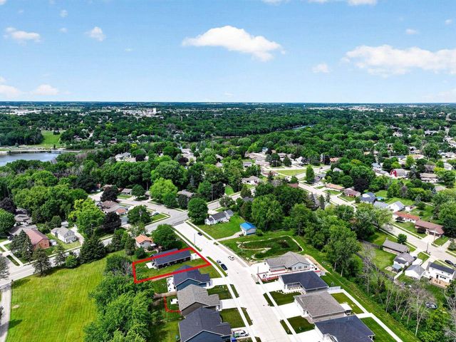 37 ASH GROVE PLACE, Kaukauna, WI 54130
