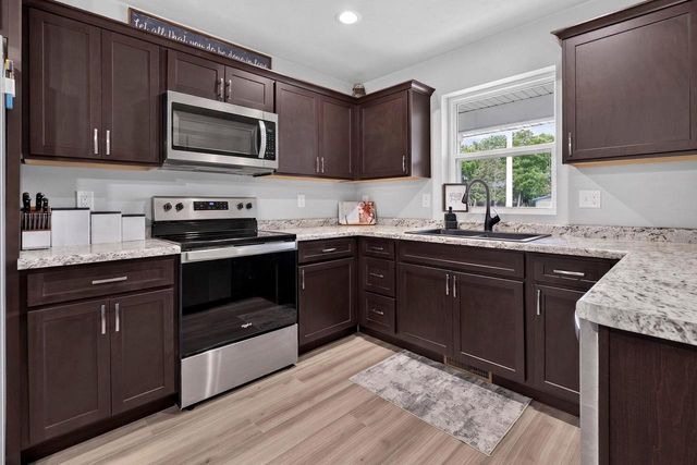 37 ASH GROVE PLACE, Kaukauna, WI 54130