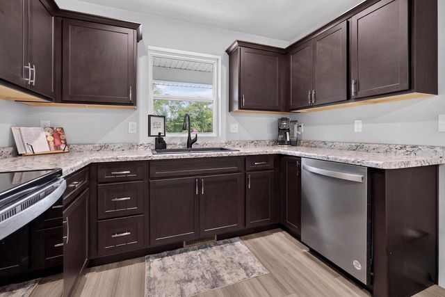 37 ASH GROVE PLACE, Kaukauna, WI 54130