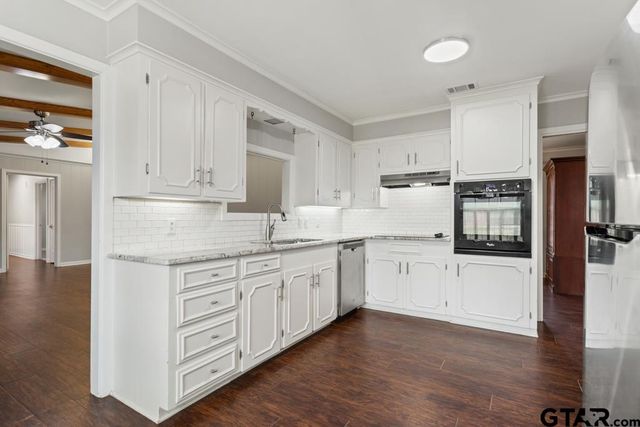 1716 Yosemite Dr, Tyler, TX 75703