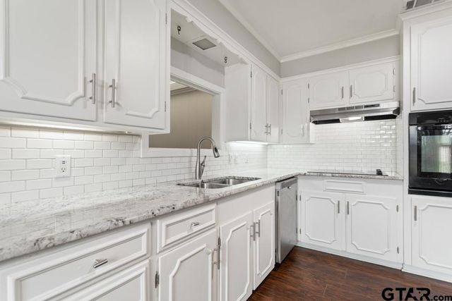 1716 Yosemite Dr, Tyler, TX 75703