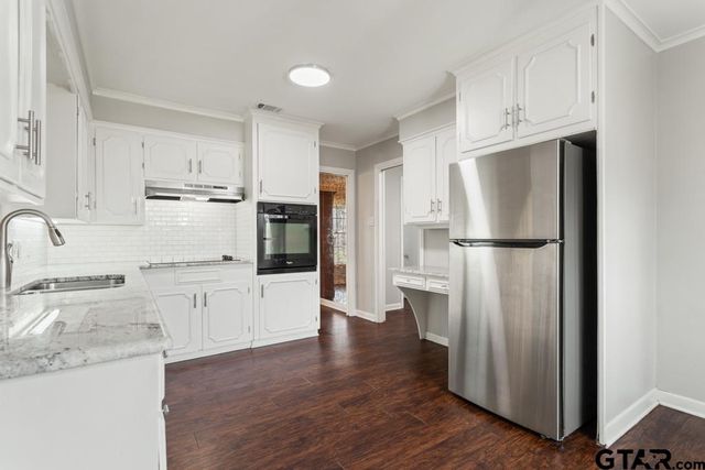 1716 Yosemite Dr, Tyler, TX 75703