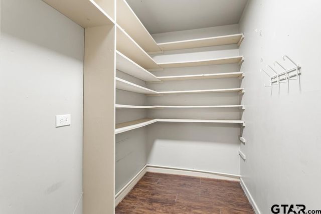 1716 Yosemite Dr, Tyler, TX 75703