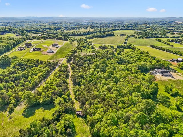 10567 Versailles Rd, Rockvale, TN 37153