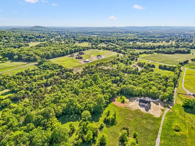 10567 Versailles Rd, Rockvale, TN 37153