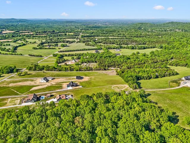 10567 Versailles Rd, Rockvale, TN 37153