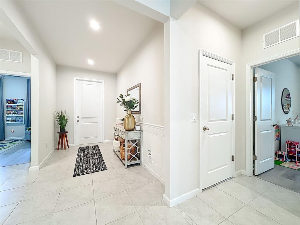 Image 16 of property listing at 3571 LAZY RIVER TERRACE, Sanford, FL 32771