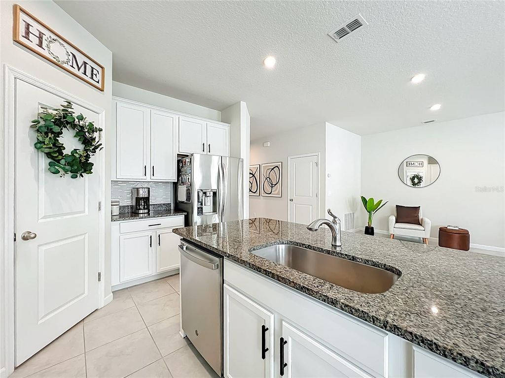 Image 24 of property listing at 3571 LAZY RIVER TERRACE, Sanford, FL 32771