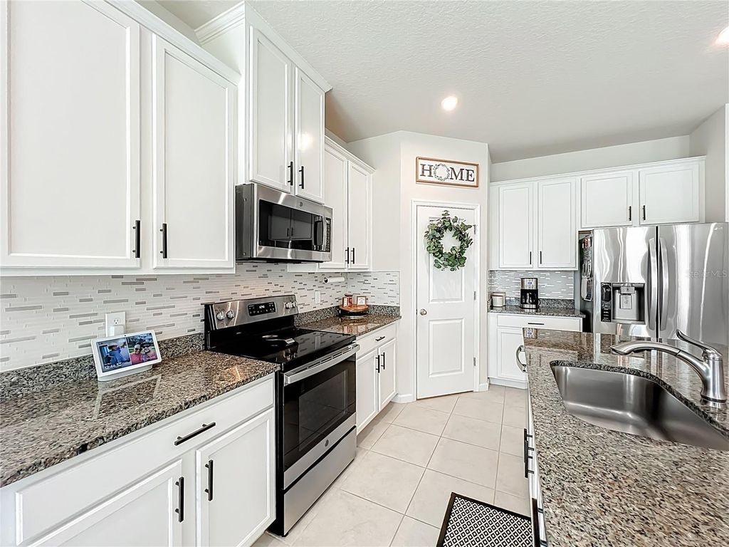 Image 25 of property listing at 3571 LAZY RIVER TERRACE, Sanford, FL 32771