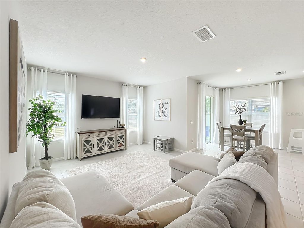 Image 33 of property listing at 3571 LAZY RIVER TERRACE, Sanford, FL 32771