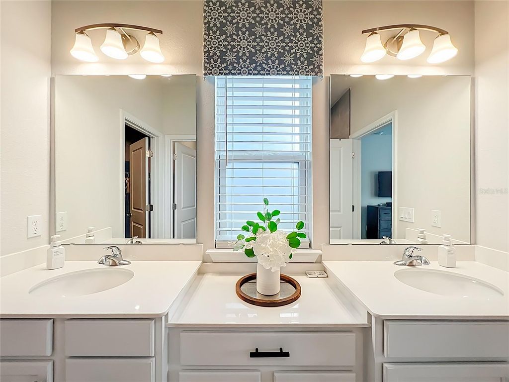 Image 61 of property listing at 3571 LAZY RIVER TERRACE, Sanford, FL 32771