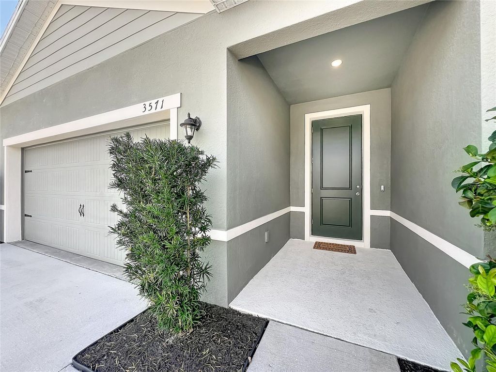 Image 8 of property listing at 3571 LAZY RIVER TERRACE, Sanford, FL 32771