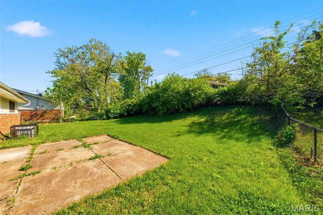 9828 Omega Drive, St Louis, MO 63136