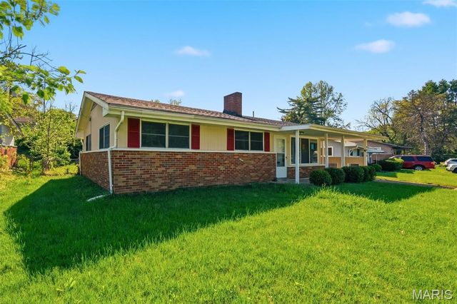 9828 Omega Drive, St Louis, MO 63136