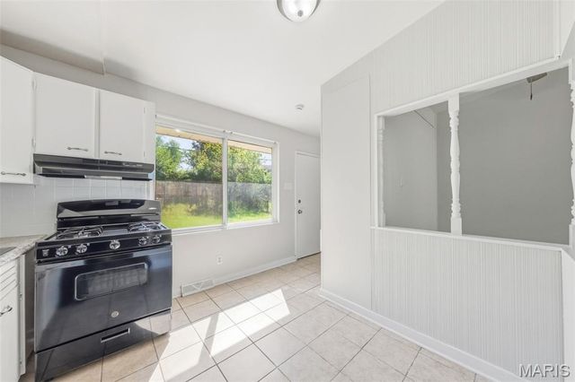 9828 Omega Drive, St Louis, MO 63136