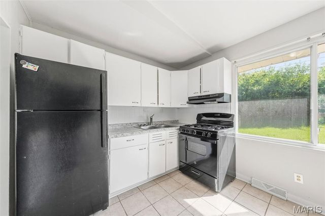 9828 Omega Drive, St Louis, MO 63136