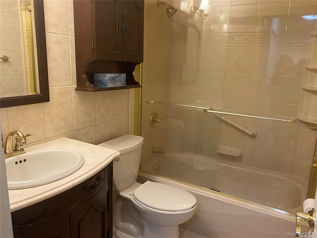 389 Clubhouse Court 457, Coram, NY 11727