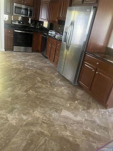 389 Clubhouse Court 457, Coram, NY 11727