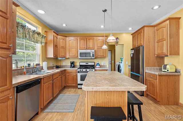 6844 QUERCUS GROVE Road, Edwardsville, IL 62025