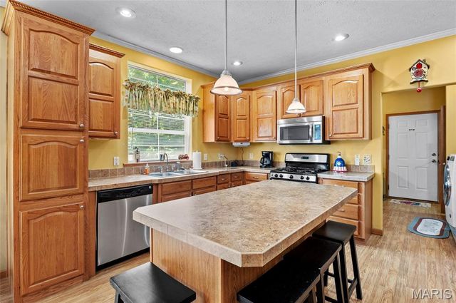 6844 QUERCUS GROVE Road, Edwardsville, IL 62025