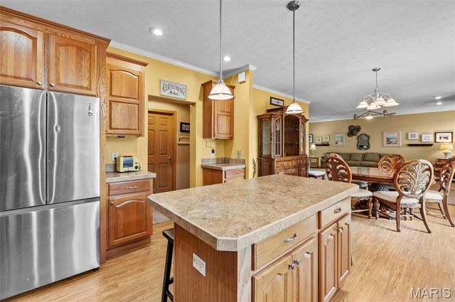 6844 QUERCUS GROVE Road, Edwardsville, IL 62025