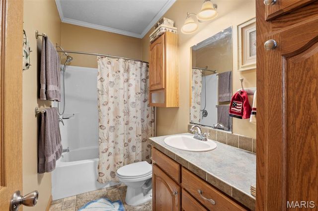 6844 QUERCUS GROVE Road, Edwardsville, IL 62025