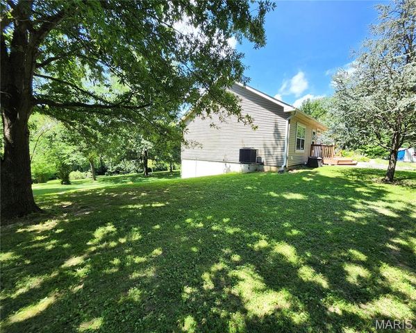 6844 QUERCUS GROVE Road, Edwardsville, IL 62025