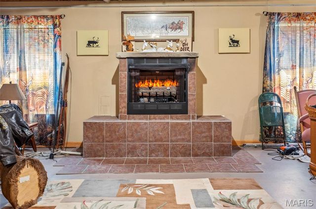 6844 QUERCUS GROVE Road, Edwardsville, IL 62025