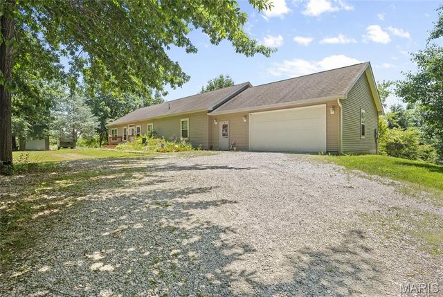 6844 QUERCUS GROVE Road, Edwardsville, IL 62025