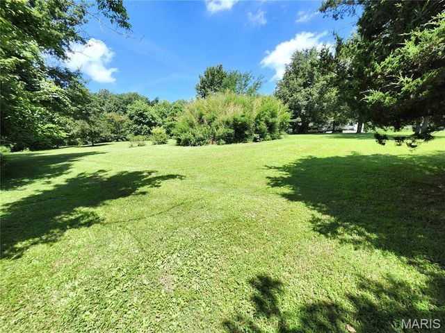 6844 QUERCUS GROVE Road, Edwardsville, IL 62025