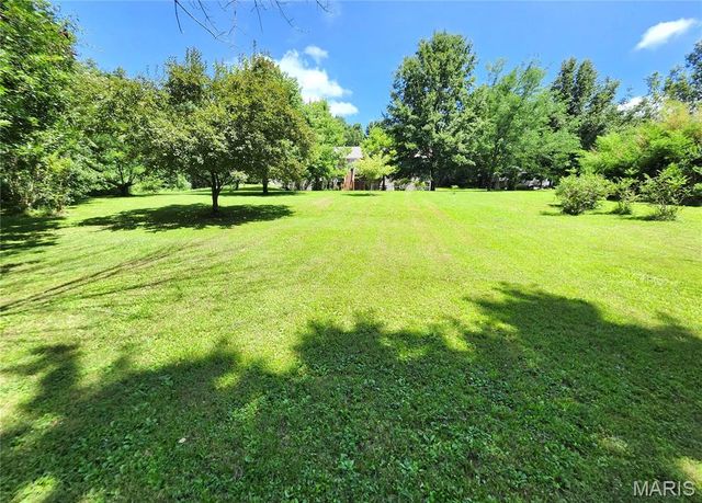 6844 QUERCUS GROVE Road, Edwardsville, IL 62025