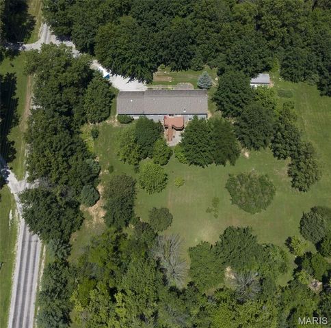 6844 QUERCUS GROVE Road, Edwardsville, IL 62025