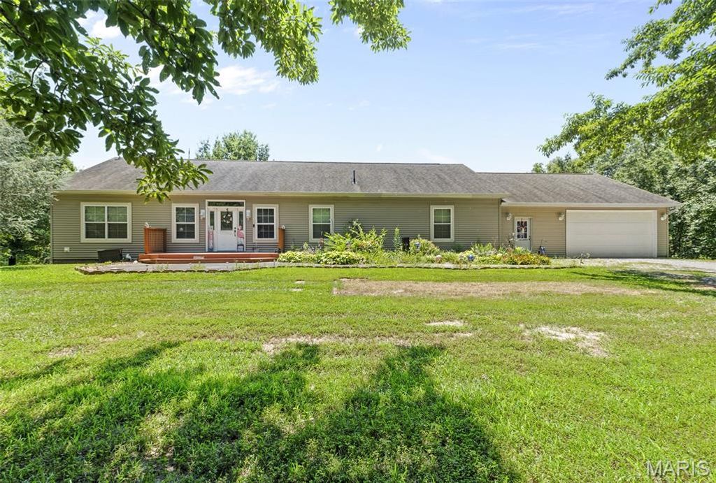 6844 QUERCUS GROVE Road, Edwardsville, IL 62025