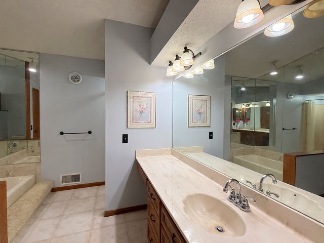 1814 Walnut Lane, Eagan, MN 55122