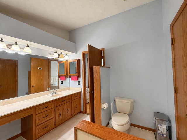 1814 Walnut Lane, Eagan, MN 55122