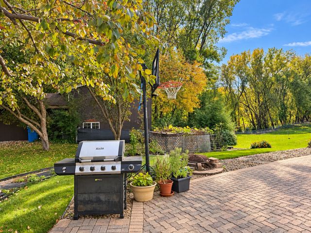 1814 Walnut Lane, Eagan, MN 55122