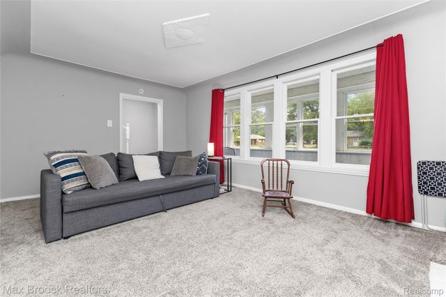 27216 Shiawassee Road, Southfield, MI 48033