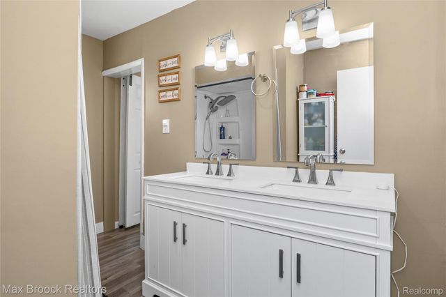 27216 Shiawassee Road, Southfield, MI 48033