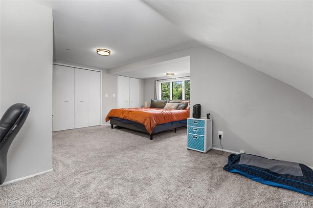 27216 Shiawassee Road, Southfield, MI 48033