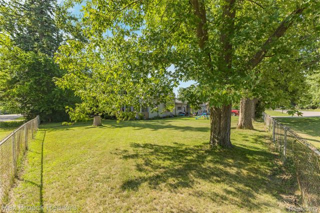 27216 Shiawassee Road, Southfield, MI 48033