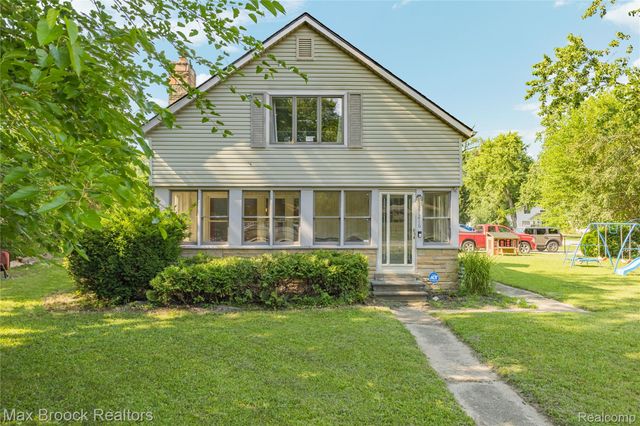 27216 Shiawassee Road, Southfield, MI 48033