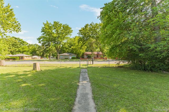 27216 Shiawassee Road, Southfield, MI 48033