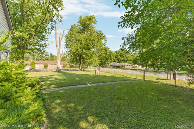 27216 Shiawassee Road, Southfield, MI 48033