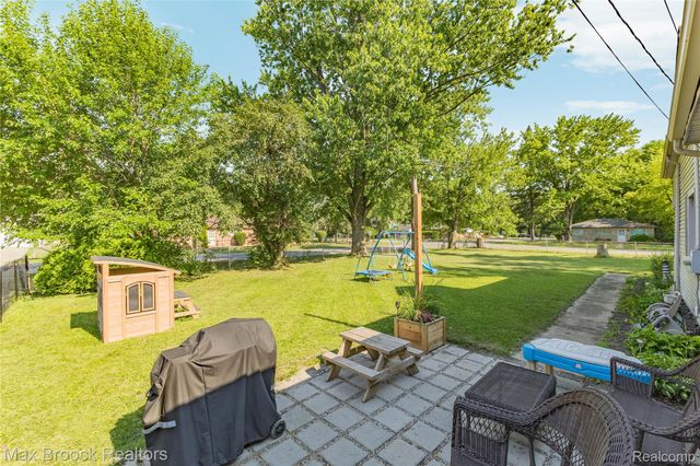 27216 Shiawassee Road, Southfield, MI 48033