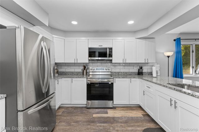 27216 Shiawassee Road, Southfield, MI 48033