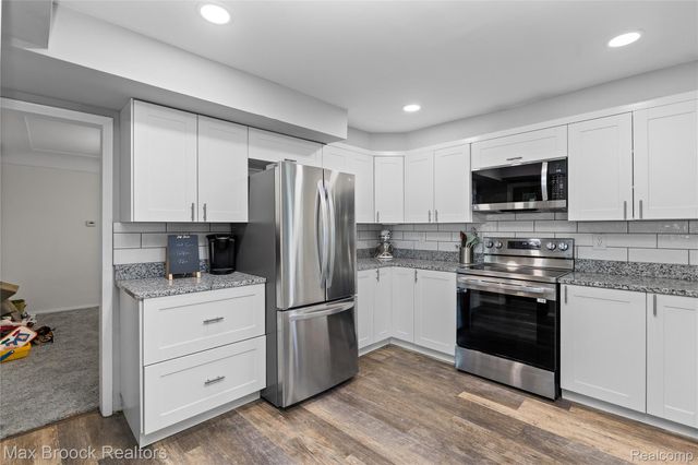 27216 Shiawassee Road, Southfield, MI 48033