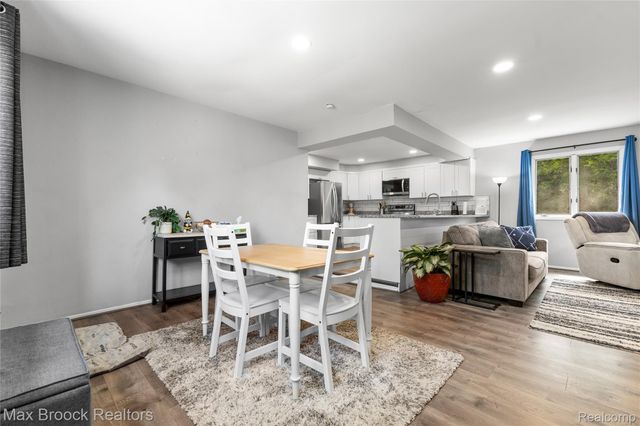 27216 Shiawassee Road, Southfield, MI 48033