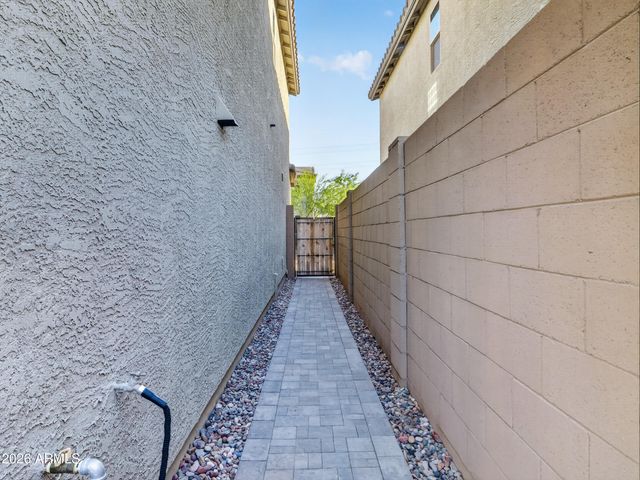 3326 W DONNER Drive, Phoenix, AZ 85041
