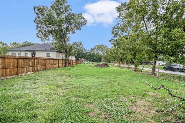 700 Rosie Street, Houston, TX 77091