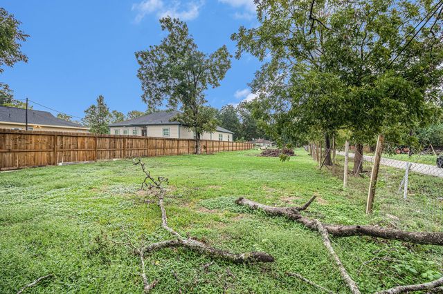 700 Rosie Street, Houston, TX 77091